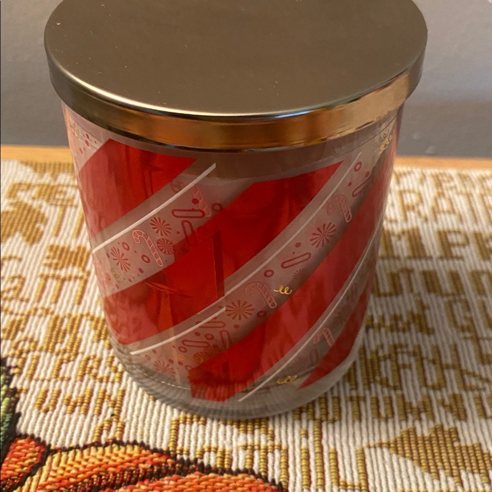 MilkBar Bath and Body Works 2025 Peppermint Bark Truffle - Picture 3 of 4
